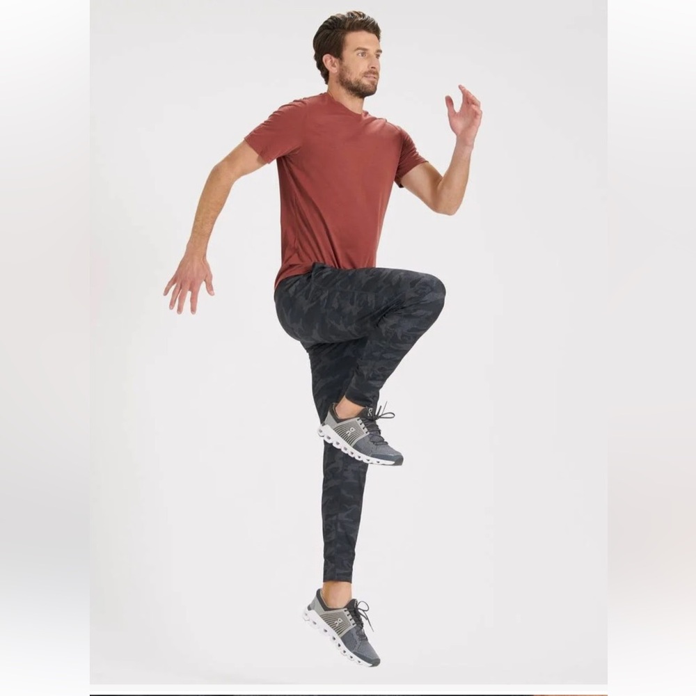 Vuori Men's Sunday Performance Jogger - Picture 3 of 12